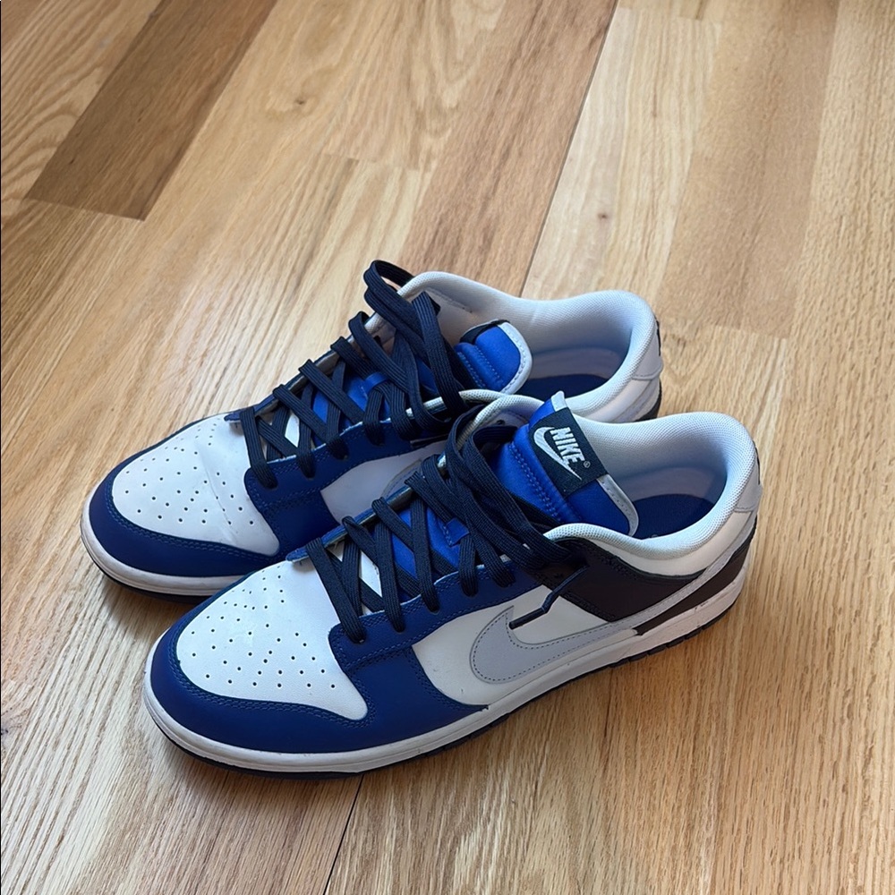 Nike Men's Blue and White dunk sneakers